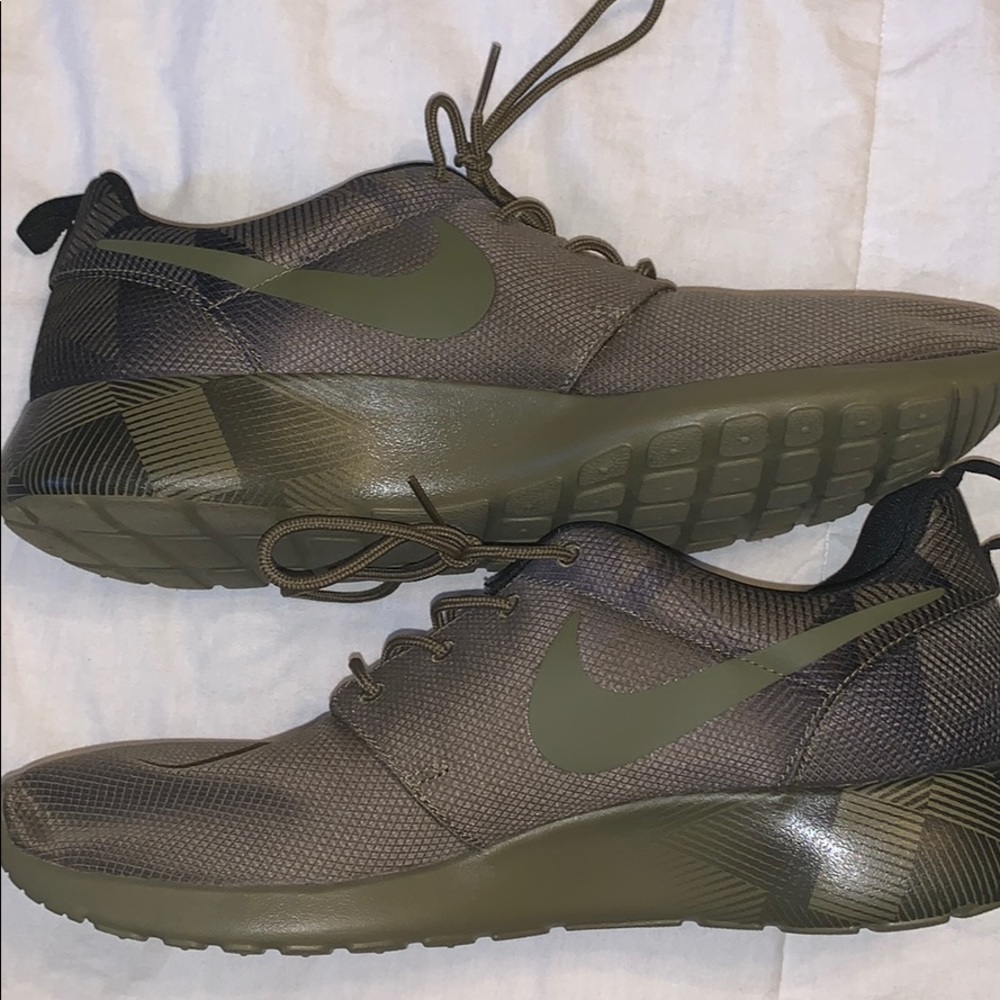 Nike Green Roshe Run, Brand New